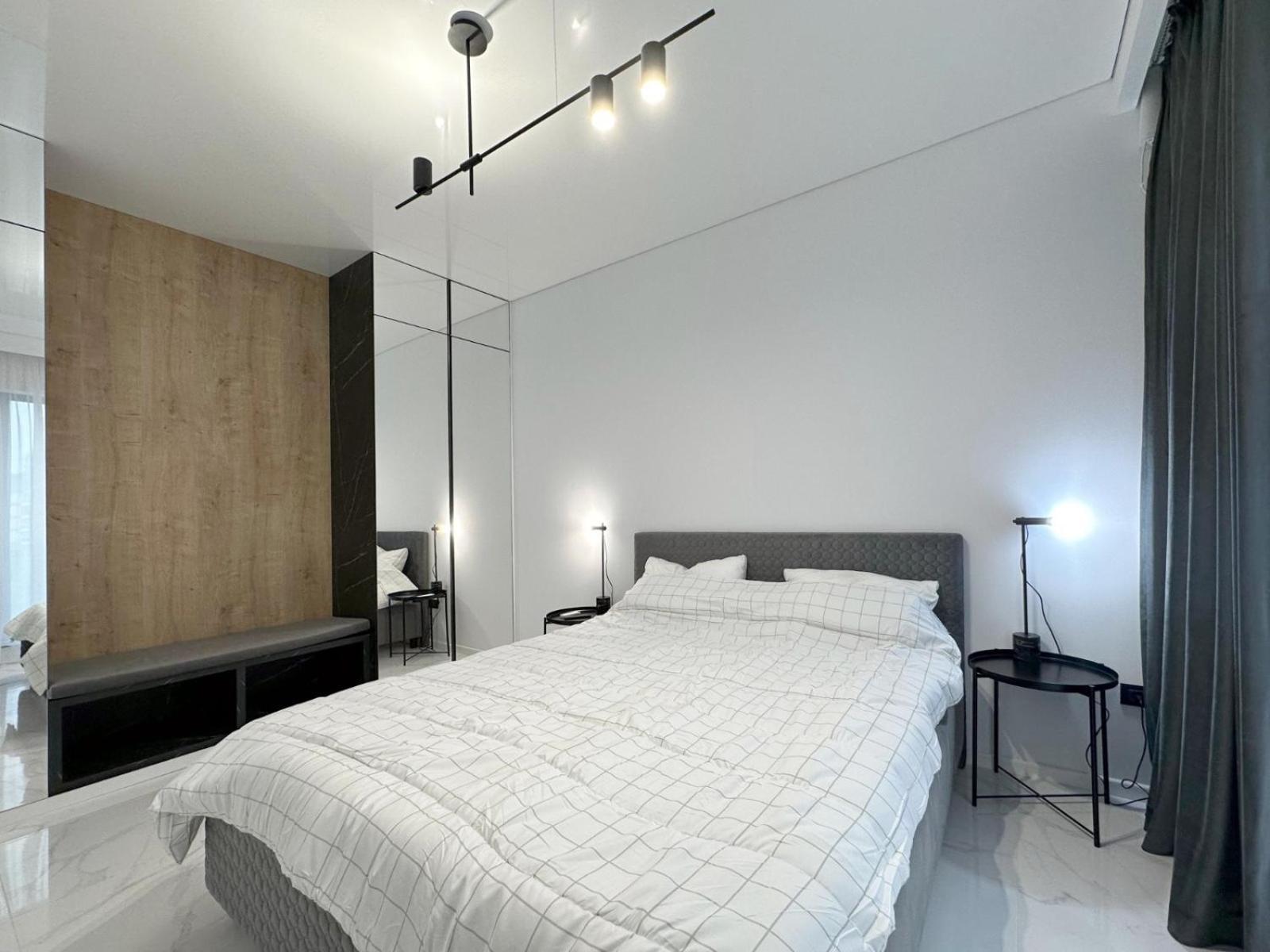Koya Tower By The Lake Apartments Mamaia Exterior photo