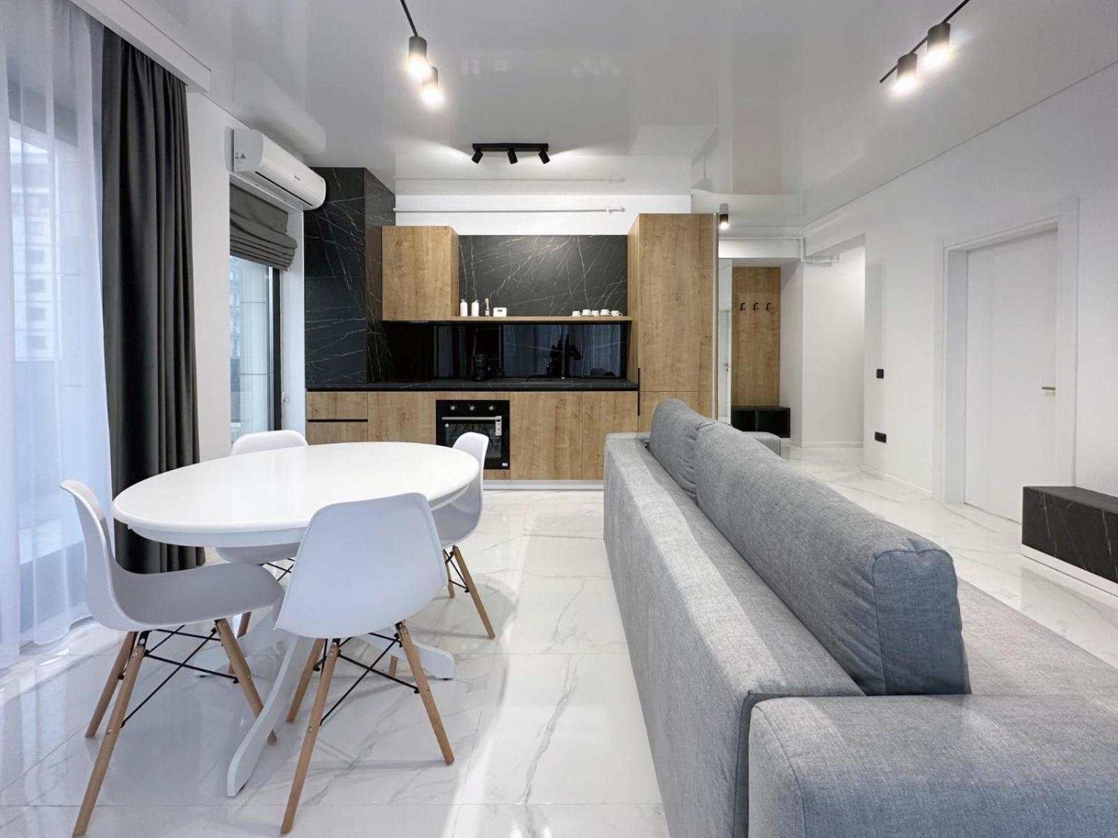 Koya Tower By The Lake Apartments Mamaia Exterior photo